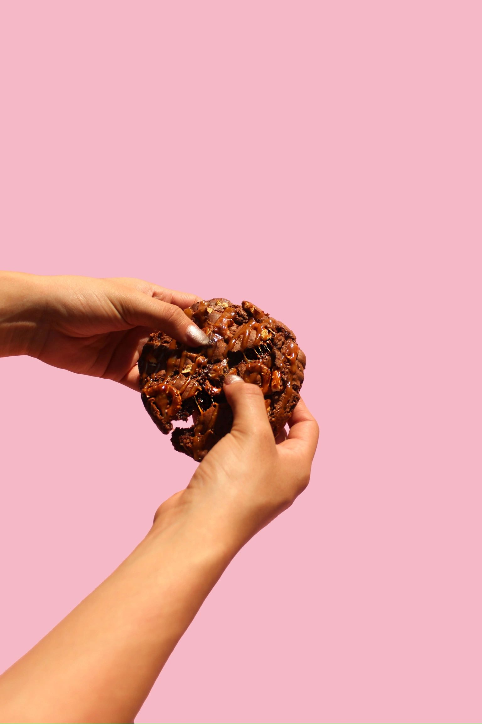 Fotografía de galletas recién horneadas